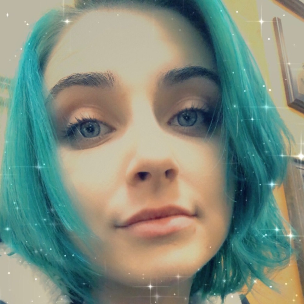 Meet your Posher, Alexis